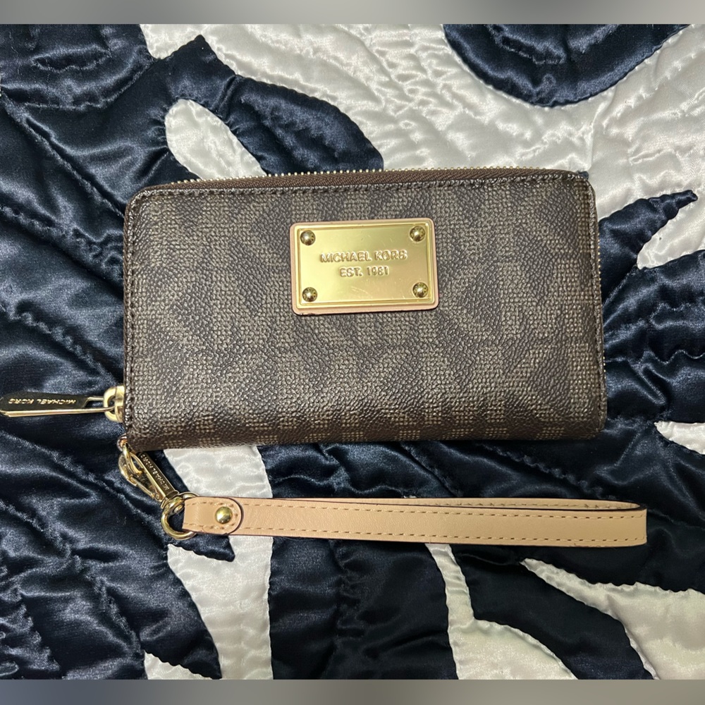 Michael Kors Wristlet Wallet